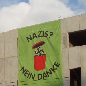 Transparent "Nazis? Nein Danke!"